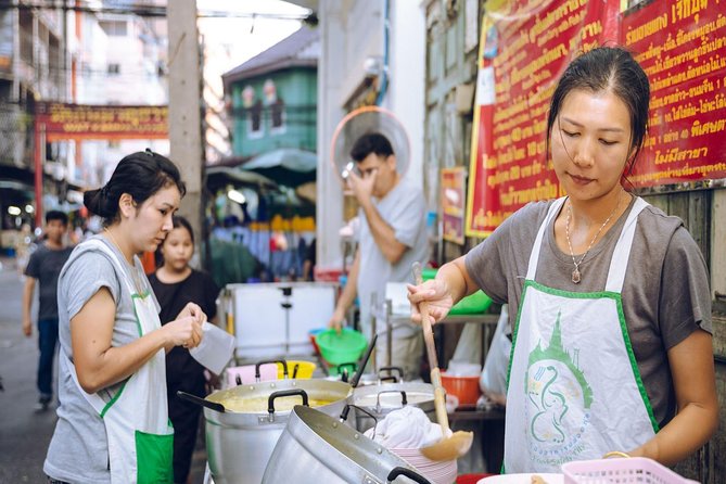 Bangkok Hidden Gems: Talad Noi, Chinatown & Street Food Tour - Holy Rosary Church and a surprising European chapter