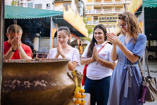 Bangkok Hidden Gems: Talad Noi, Chinatown & Street Food Tour - Food stops beside the river