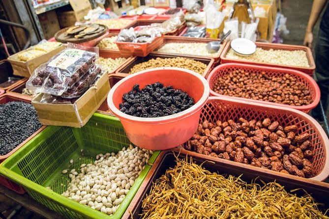 Bangkok Hidden Gems: Talad Noi, Chinatown & Street Food Tour - Hong Sieng Kong, art, coffee, and a little breathing room