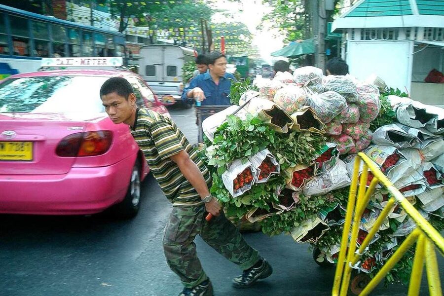 Bangkok: Historical Temples Tour & Hidden Bar at Sunset - Starting at Pak Khlong Talat Flower Market