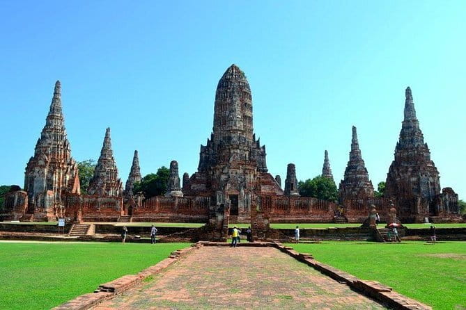 Bangkok History Temples Markets and Food Tasting - Who will enjoy this temple and food route