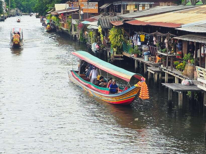 Bangkok Long Boat Canal a Big Buddha & Culture Markets Tour - The 15-minute ride on a Thonburi water taxi