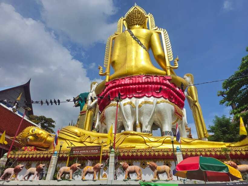 Bangkok Long Boat Canal a Big Buddha & Culture Markets Tour - Walking through Klong Bang Luang village