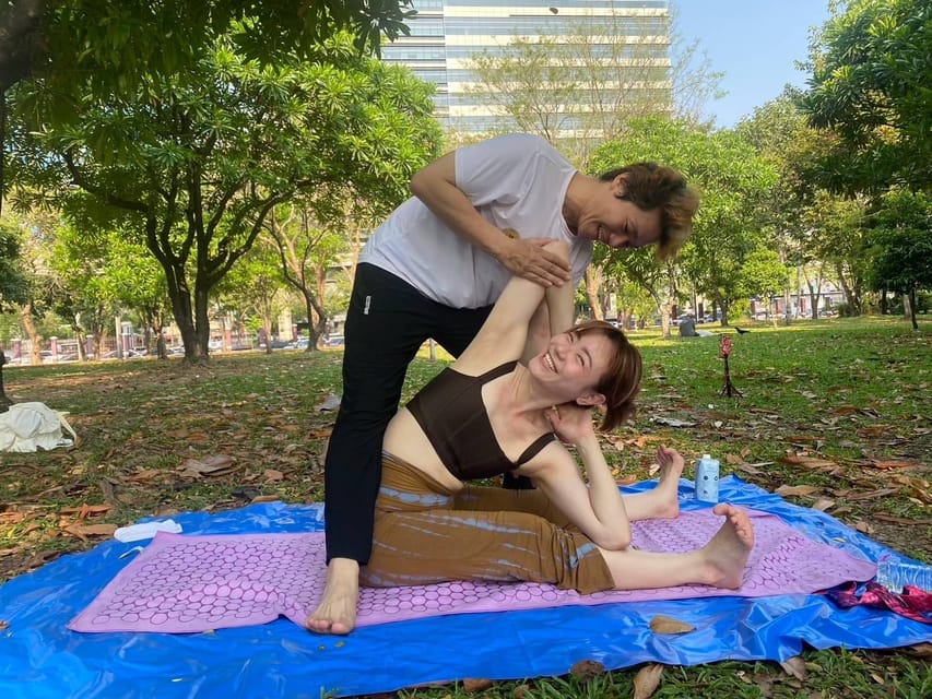Bangkok: Lumpini Park Yoga Experience - Why Lumpini Park makes a good yoga setting