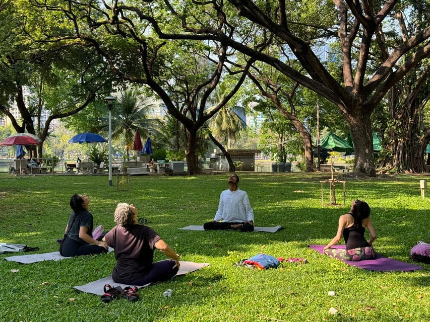 Bangkok: Lumpini Park Yoga Experience - Accessibility and practical comfort