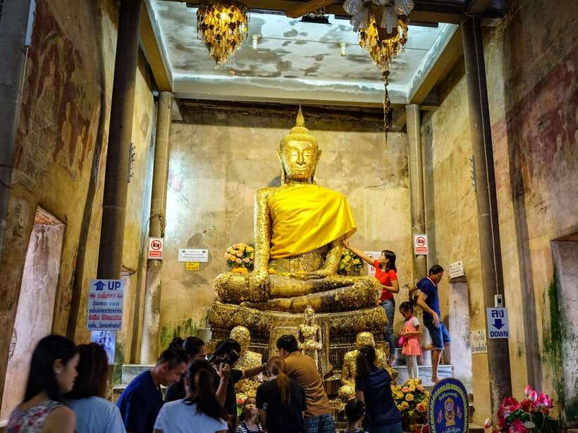 Bangkok: Maeklong Railway & Amphawa Floating Market Day Trip - Guides make the difference