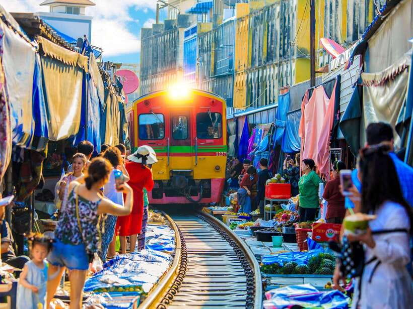 Bangkok: Maeklong Railway & Amphawa Floating Market Day Trip - The road out of Bangkok
