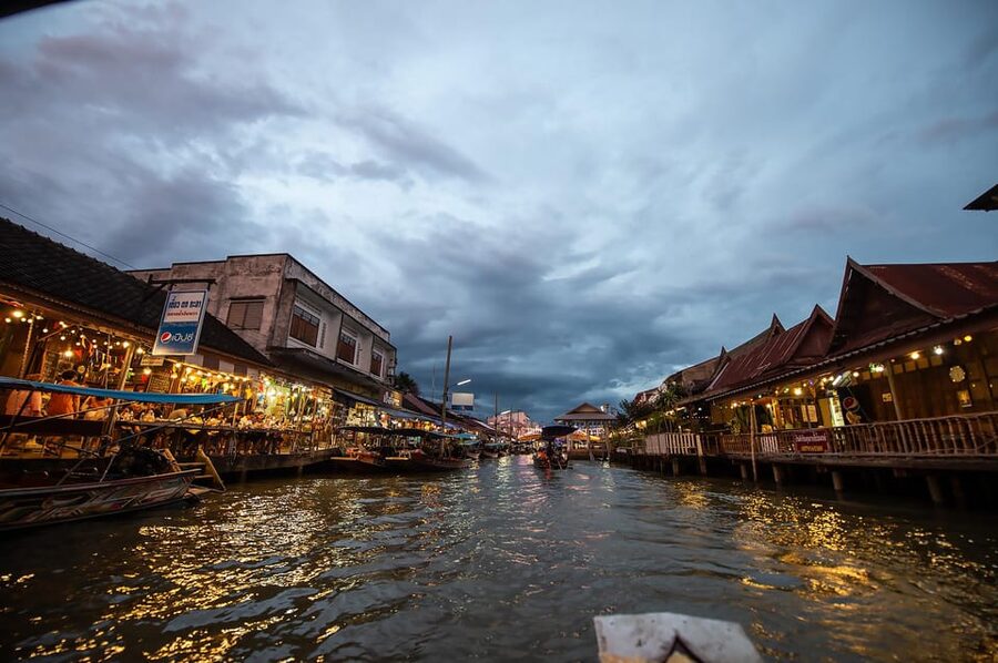 Bangkok: Maeklong Railway Market and Amphawa Floating Market - Quick reasons to consider this market day