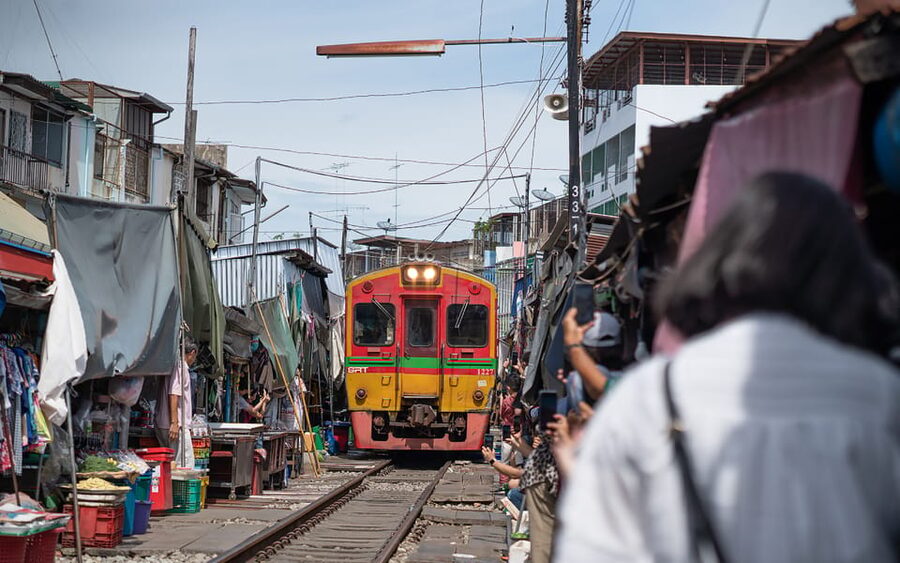 Bangkok: Maeklong Railway Market and Amphawa Floating Market - Why these two markets make a good pair