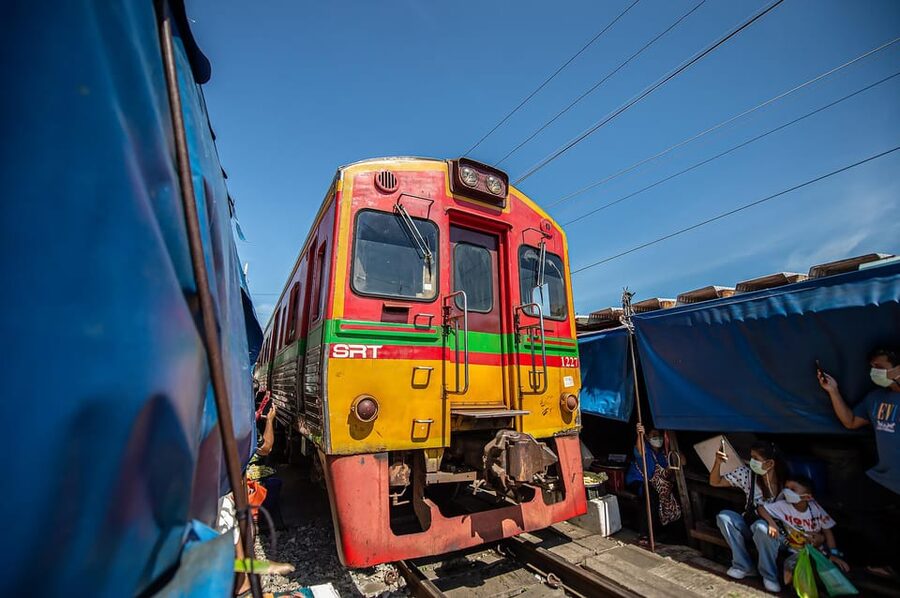 Bangkok: Maeklong Railway Market and Amphawa Floating Market - Riding out in an air-conditioned vehicle