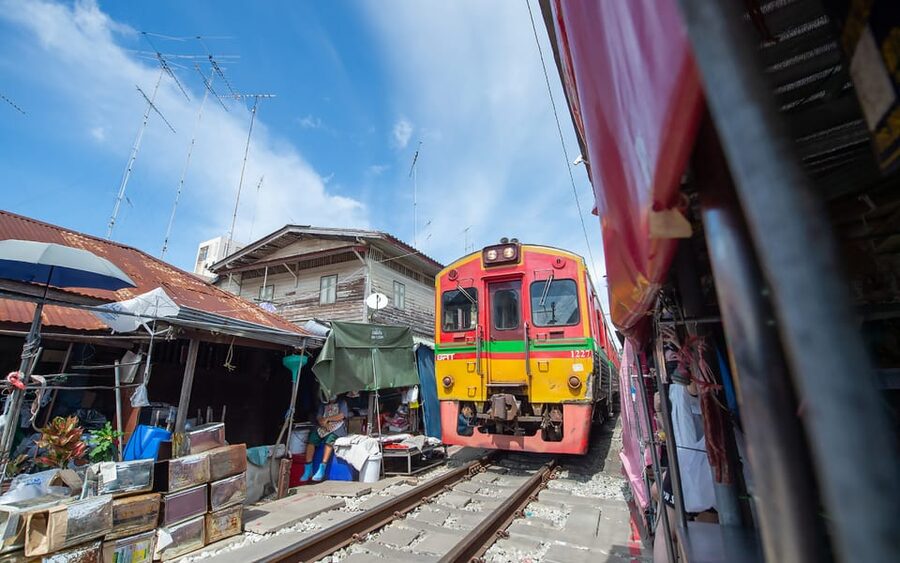 Bangkok: Maeklong Railway Market and Amphawa Floating Market - Meeting at Siam Paragon or arranging hotel pickup