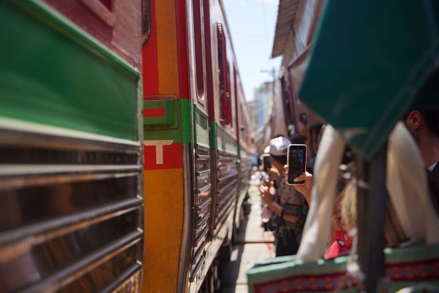 Bangkok: Maeklong Railway Market & Floating Market Tour - The 1.5-hour drive from Bangkok