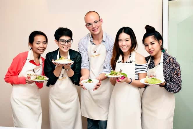 Bangkok: Maliwan Thai Cooking Class with Market Tour - Meeting the class near Khaosan Road