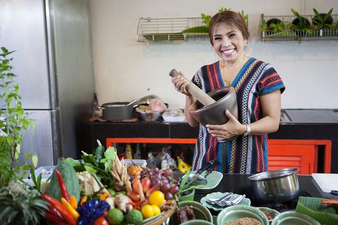 Bangkok Market Tour & Thai Cooking Class with Boat Ride with Aoy - Aoy’s hosting style and the private format