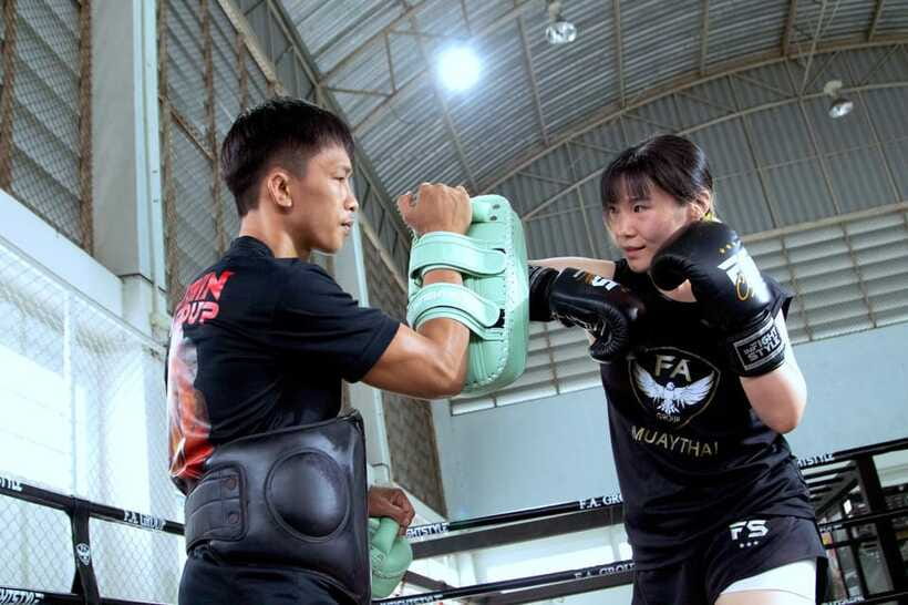 Bangkok: Muay Thai Boxing Introduction Class for Beginners - Rotating through practice rounds with the coaches
