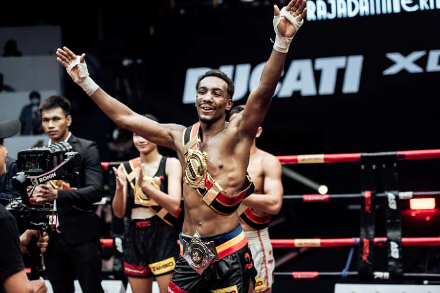 Bangkok: Muay Thai Boxing Tickets at Rajadamnern Stadium - Food, drinks, and the cold air conditioning