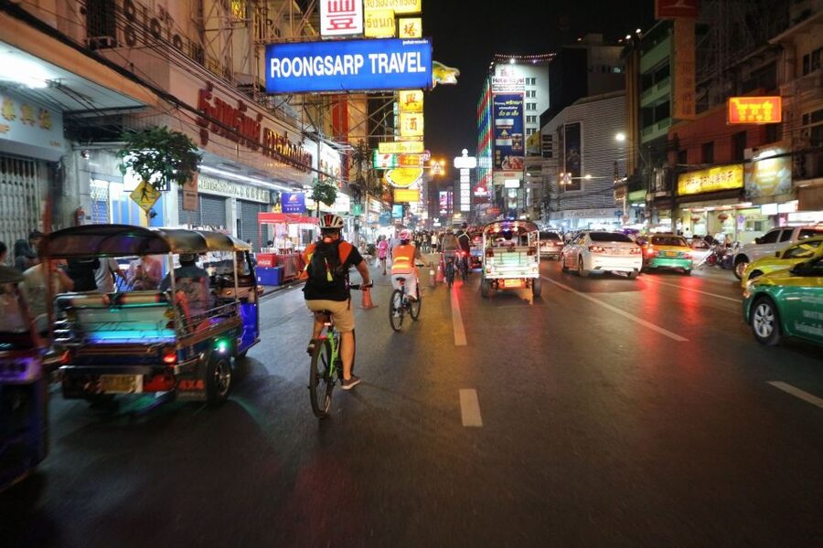 Bangkok: Night Bike Ride and Dinner at a Local Restaurant - Chinatown in neon and narrow lanes