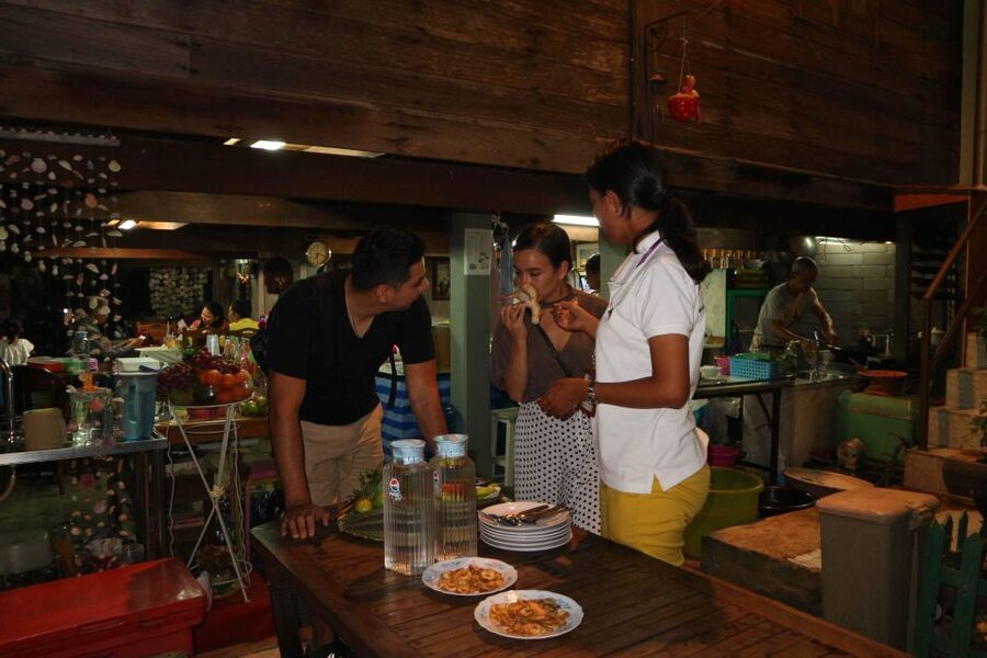 Bangkok: Night Bike Ride and Dinner at a Local Restaurant - Returning by ferry through Thonburi
