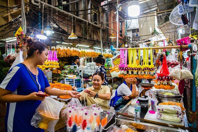 Bangkok: Night Bike Tour with Temples & Flower Market Visit - Key points to know before you book