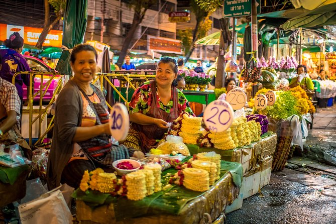 Bangkok: Night Bike Tour with Temples & Flower Market Visit - Wat Rakang shows a quieter side of the river