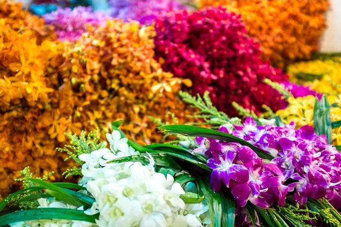 Bangkok: Night Bike Tour with Temples & Flower Market Visit - Pak Khlong Talat is the real payoff