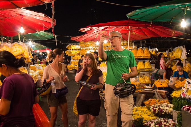 Bangkok: Night Bike Tour with Temples & Flower Market Visit - Grand Palace views and the Giant Swing