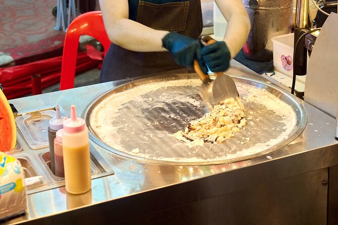 Bangkok Night Eats by Tuk Tuk - Hotel-pickup & Dinner - Walking through Yaowarat after dark