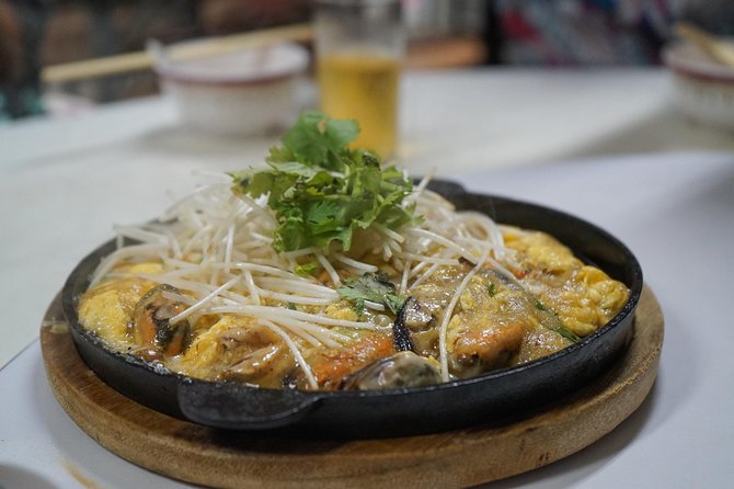 Bangkok Night Michelin Foodie Tour in Chinatown with 15+ tastings - Walking through Chinatown after dark