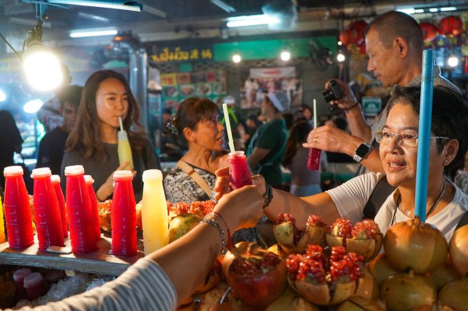 Bangkok Night Michelin Foodie Tour in Chinatown with 15+ tastings - Michelin-awarded dumplings at the first stop