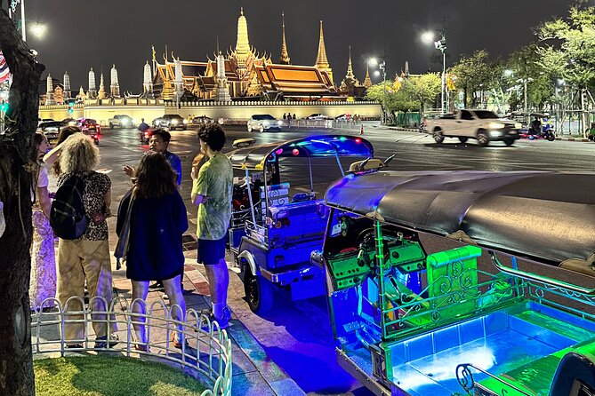 Bangkok Night Tour: Food, Temple & Tuk Tuk - Wat Prayurawongsawat at night