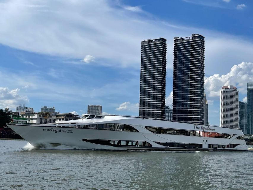 Bangkok: Opulence Luxury Chao Phraya Dinner Cruise - Arriving at Icon Siam and getting aboard