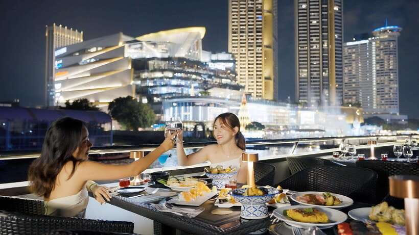 Bangkok: Opulence Luxury Dinner Cruise with Hotel Transfer - Arriving at ICONSIAM and handling the boarding rush