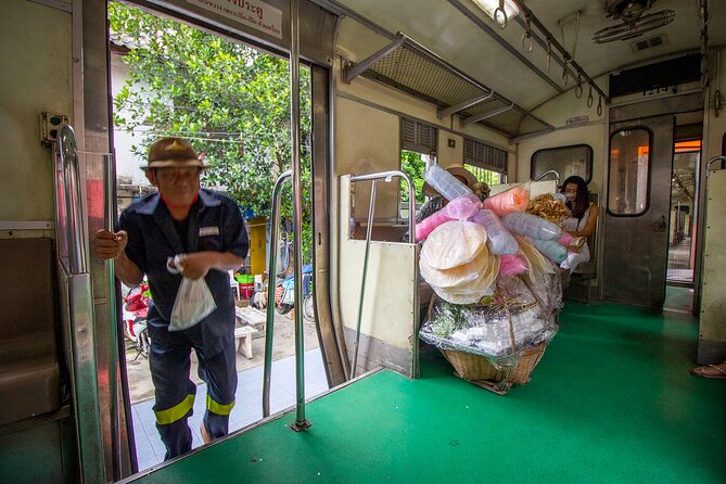 Bangkok Private Customizable Tour with Guide - Golden Mount and the value of a guide