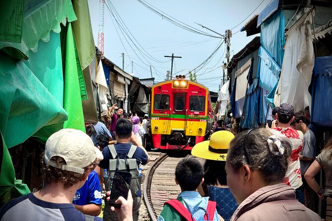 Bangkok: Private Floating Market and Train Market - Why these two markets belong in the same day