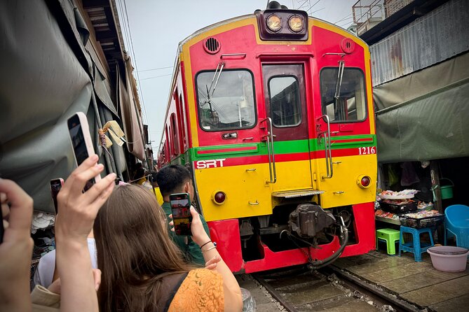 Bangkok: Private Floating Market and Train Market - Watching Mae Klong Railway Market make room