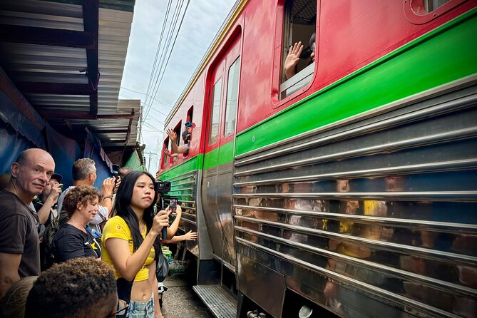 Bangkok: Private Floating Market and Train Market - The guide and private-tour advantage
