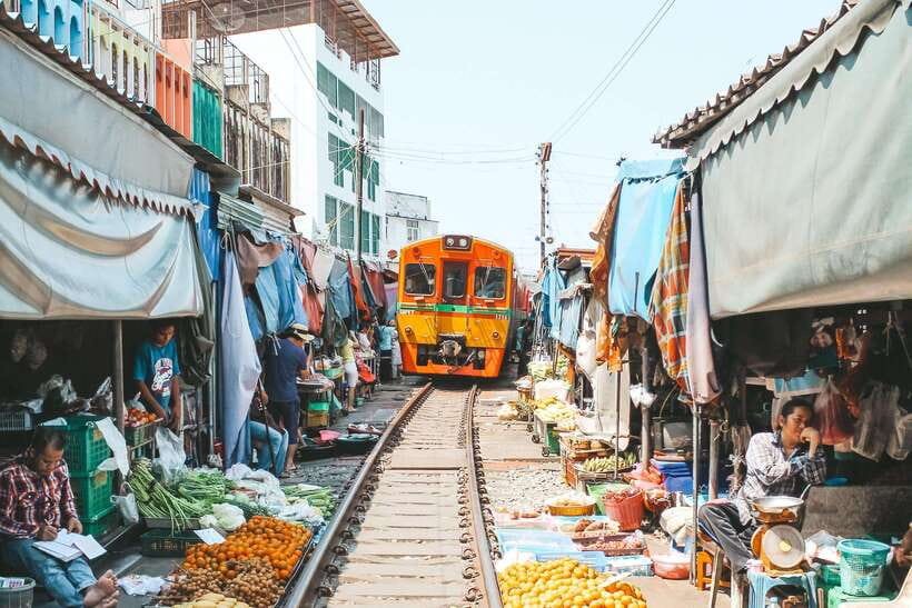 Bangkok: Railway and Floating Market Tour with Dragon Temple - Wat Sam Phran and the pink dragon tower