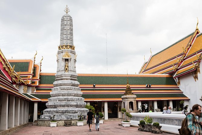 Bangkok Reclining Buddha (Wat Pho) Entrance Ticket - Timing, crowds, and the one-to-two-hour visit