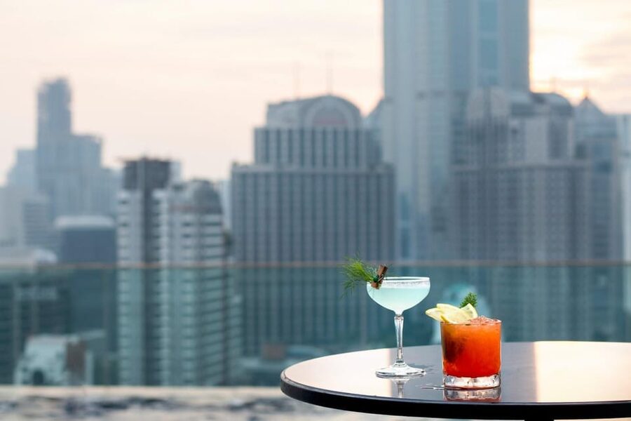 Bangkok: RedSquare Rooftop Bar at Novotel Sukhumvit 4 - Who will enjoy RedSquare most
