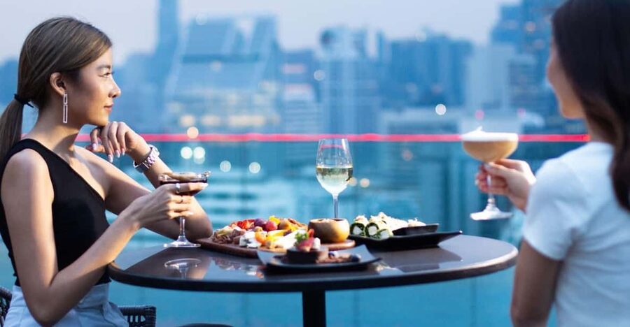 Bangkok: RedSquare Rooftop Bar at Novotel Sukhumvit 4 - Choosing the right food and drink package
