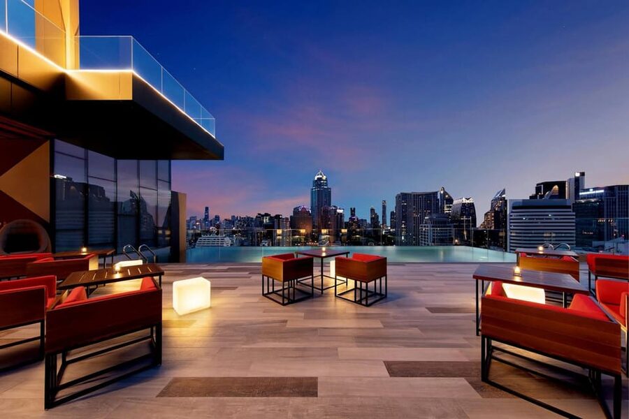 Bangkok: RedSquare Rooftop Bar at Novotel Sukhumvit 4 - A 90-minute evening, step by step
