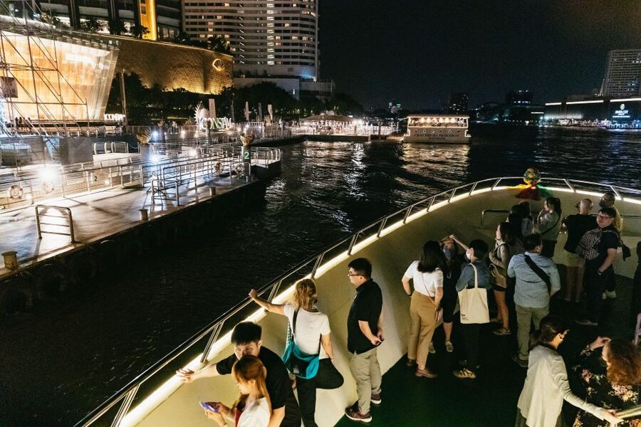 Bangkok: River Dinner Cruise on the Chao Phraya Princess - What dinner is like on the Princess