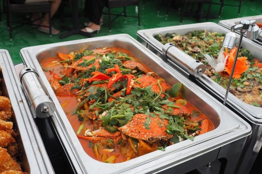 Bangkok: Royal Princess Chao Phraya Dinner Cruise - The route past Bangkok’s best-known river sights