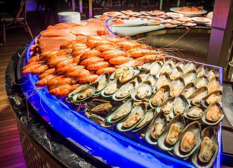 Bangkok: Royal Princess River Dinner Cruise with Live Music - Asiatique to Pier 1: Getting the evening started