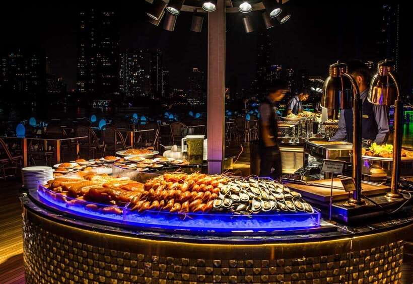 Bangkok: Royal Princess River Dinner Cruise with Live Music - Music, Thai dance, and the choice of deck