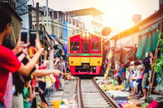 Bangkok's Best: City Highlights & Floating Market Private Tour - Kuan Yim Shrine and Chinatown’s Chinese-Buddhist character