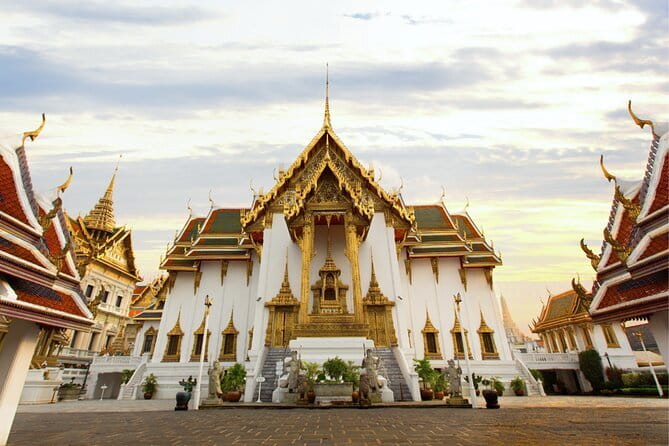 Bangkok's Best: City Highlights & Floating Market Private Tour - Wat Pho and the 46-meter Reclining Buddha