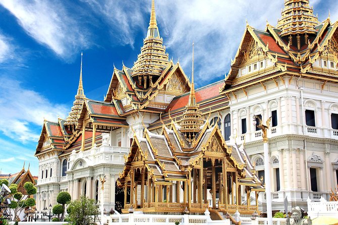 Bangkok's Grand Palace Complex and Wat Phra Kaew Tour - Wat Phra Kaew and the small Emerald Buddha
