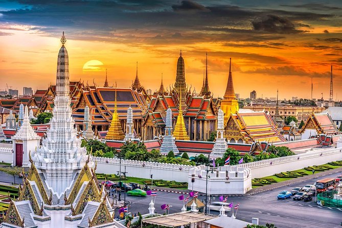 Bangkok's Landmarks Tour : GrandPalace WatTraimit WatPho WatArun - Why this full-day Bangkok route works