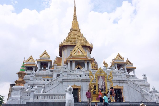 Bangkok’s Sacred Temples & Local Culture Half-Day Tour - Wat Traimit and the startling Golden Buddha